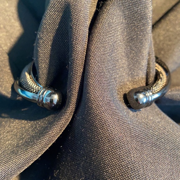 Lia Sophia Bangle Bracelet - Picture 4 of 6